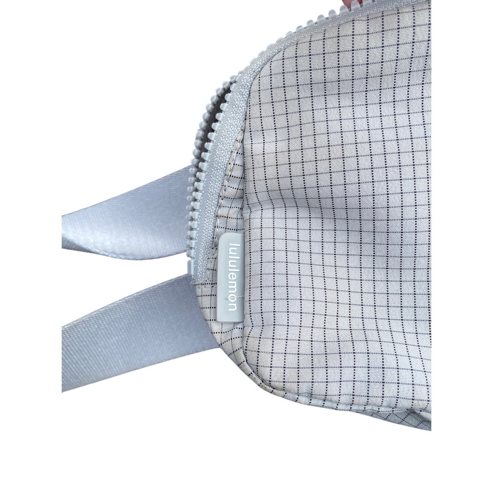 Lululemon Athletica White Belt Bag - Picture 4 of 7